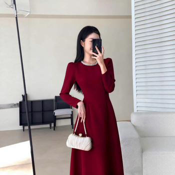 Jednobojne dugačke haljine s okruglim izrezom i rukavima u stilu princeze, pull-over stil, proljeće 2025