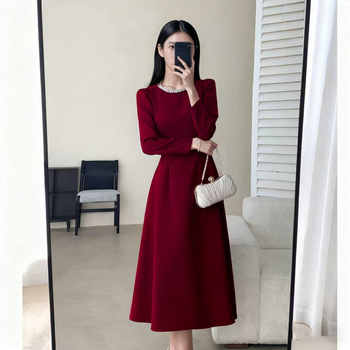 Jednobojne dugačke haljine s okruglim izrezom i rukavima u stilu princeze, pull-over stil, proljeće 2025