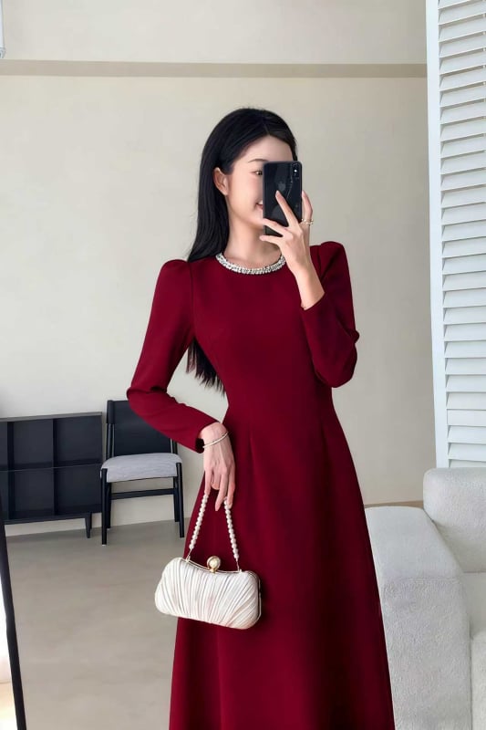 Jednobojne dugačke haljine s okruglim izrezom i rukavima u stilu princeze, pull-over stil, proljeće 2025