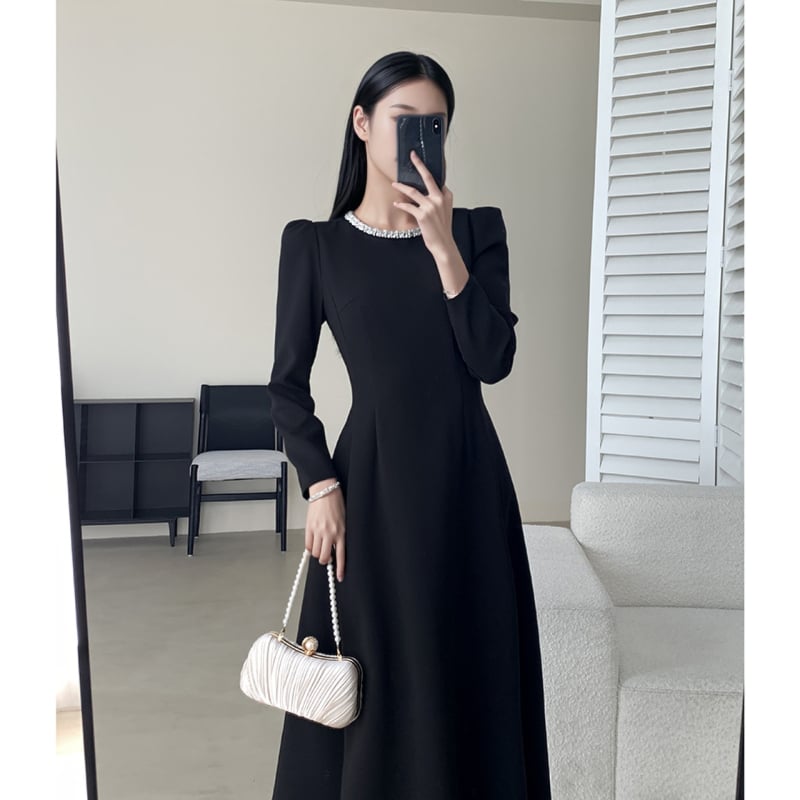 Jednobojne dugačke haljine s okruglim izrezom i rukavima u stilu princeze, pull-over stil, proljeće 2025