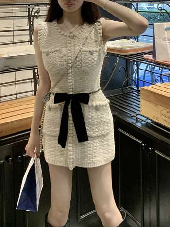 Pletena pamučna haljina s okruglim izrezom, bez rukava, visoki struk, kratka duljina