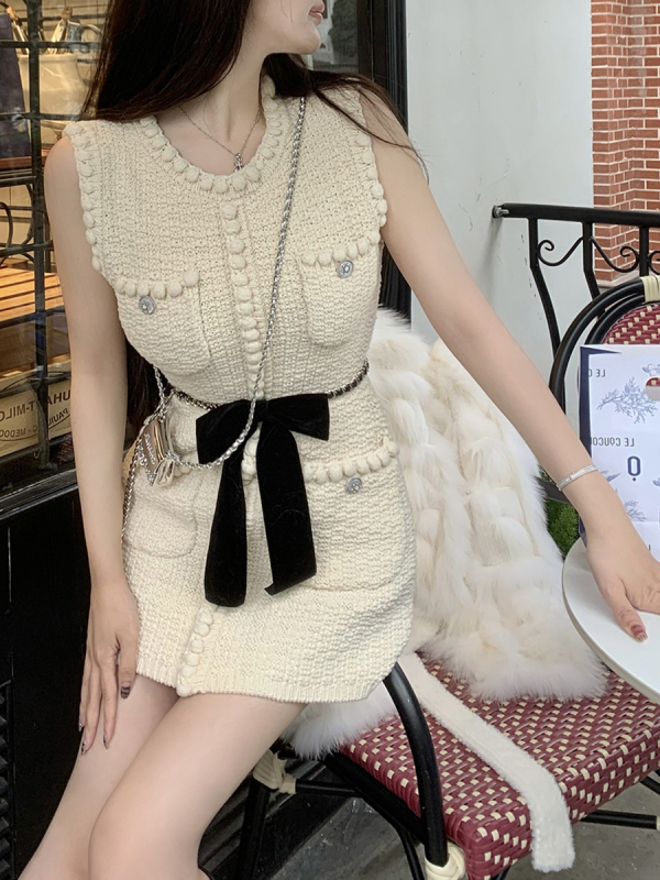 Pletena pamučna haljina s okruglim izrezom, bez rukava, visoki struk, kratka duljina