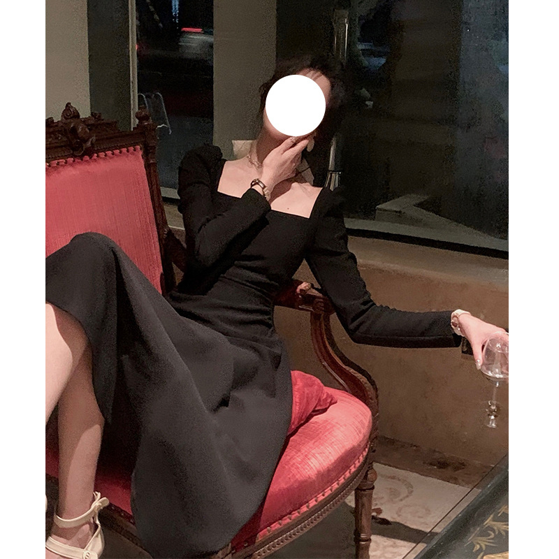 Haljina A-linije, dugi rukavi, kvadratni ovratnik, plisirana, poliester.