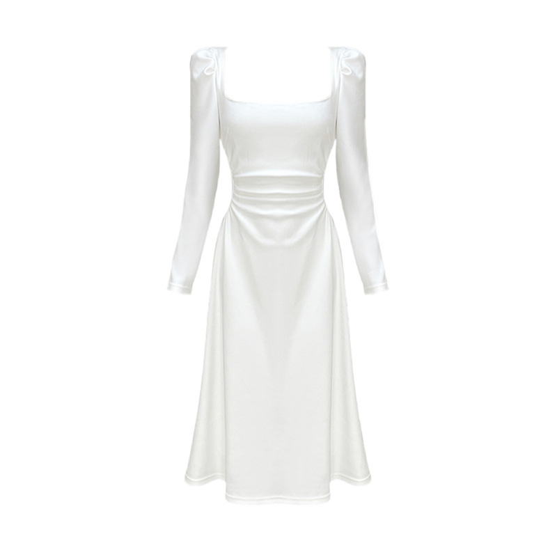 Haljina A-linije, dugi rukavi, kvadratni ovratnik, plisirana, poliester.