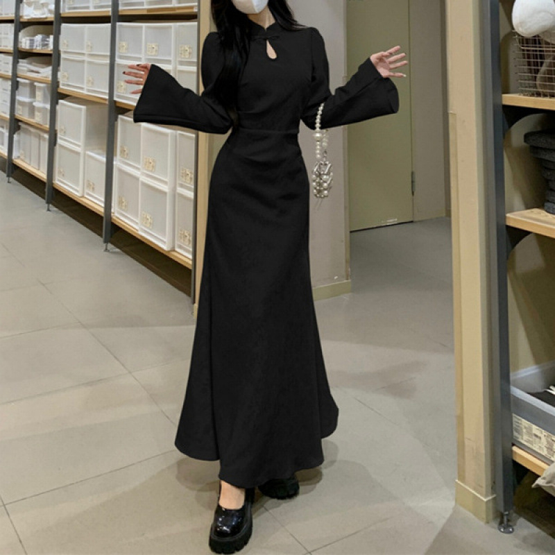 Rochie Qipao cu imprimeu geometric, poliester, mâneci clopot, guler înalt, fustă lungă (Poliester; Geometric pattern; Bell sleeves; Stand collar; Long skirt)