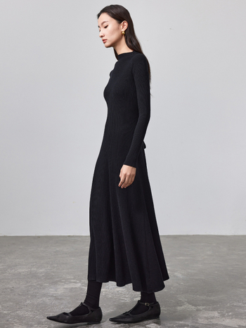 Duga vunena pletena haljina, pralna u stroju, uski A-linijski kroj, okrugli izrez, dugi rukavi, minimalistički elegantan stil za rano jesen