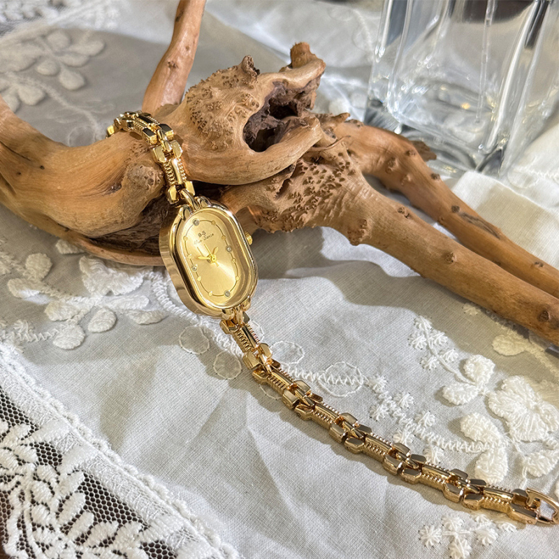 Ženski kvarcni sat s ovalnim brojčanikom, jednostavan retro stil (Pogon: kvarc; Brojčanik: ovalni; Kućište: smjesa materijala; Remen: legura; Kopča: nehrđajući čelik)