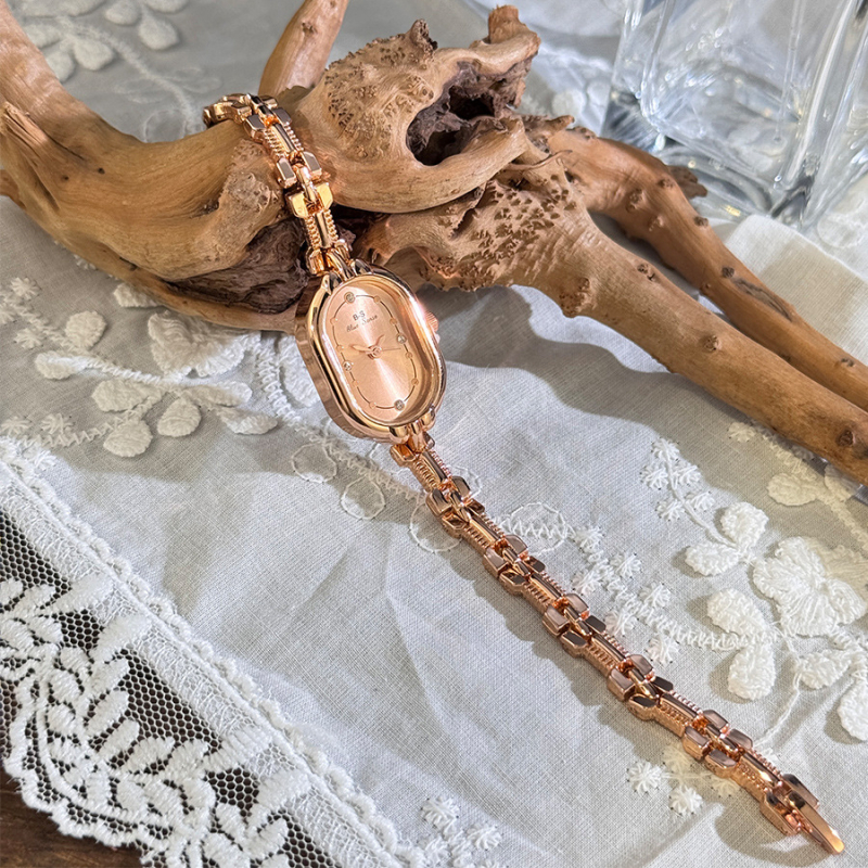 Ženski kvarcni sat s ovalnim brojčanikom, jednostavan retro stil (Pogon: kvarc; Brojčanik: ovalni; Kućište: smjesa materijala; Remen: legura; Kopča: nehrđajući čelik)