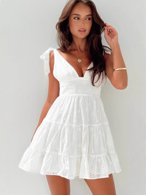 Rochie lungă în linie A, decolteu în V, fără mâneci, talie înaltă