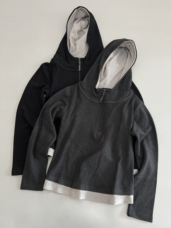 Ženska dukserica s kapuljačom, lažni dvodijelni izgled, poliester 30–50%, srednja duljina, prilagođeni kroj, japansko-korejski ležerni stil, jesen 2025