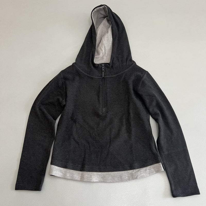 Ženska dukserica s kapuljačom, lažni dvodijelni izgled, poliester 30–50%, srednja duljina, prilagođeni kroj, japansko-korejski ležerni stil, jesen 2025