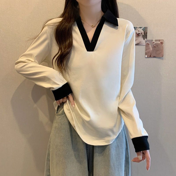 Plus-size ženska dukserica s dugim rukavima i polo ovratnikom, slobodan kroj, usklađen uzorak boja, duljina 50–65 cm, jesen 2025