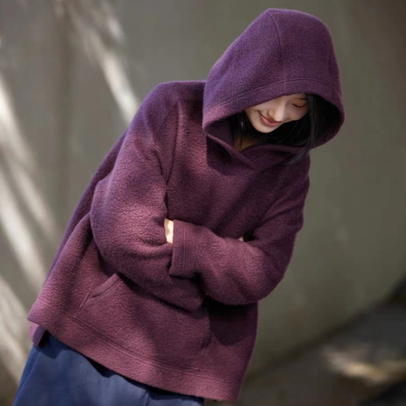 Ženska mikina s kapucijom – polarni flekse, pamuk-vuna mješavina, raglan rukavi, labav kroj, duljina 50–65 cm