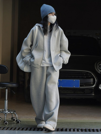 Női laza szabású kapucnis kardigán-sweatshirt, elöl zipzár, hosszú ujjú, közepes hosszúságú, anyag: légies pamut-viszkóz-nailon keverék, japán–koreai lazább stílus