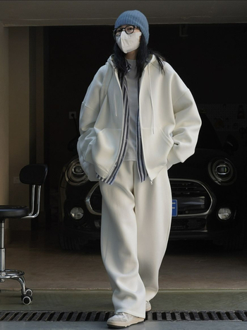 Női laza szabású kapucnis kardigán-sweatshirt, elöl zipzár, hosszú ujjú, közepes hosszúságú, anyag: légies pamut-viszkóz-nailon keverék, japán–koreai lazább stílus