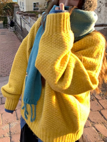 Pulover od ovčje vune s pamuk-poliester smesom, casual stil, okrugli izrez, dugi rukavi, ležernog kroja