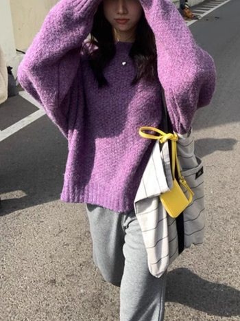 Pulover od ovčje vune s pamuk-poliester smesom, casual stil, okrugli izrez, dugi rukavi, ležernog kroja
