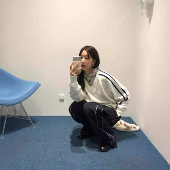 Uniszex kötött pulóver V-nyakkal, hímzével, laza szabás, pamut-szál keverék, hosszú ujjú