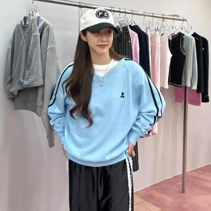 Uniszex kötött pulóver V-nyakkal, hímzével, laza szabás, pamut-szál keverék, hosszú ujjú