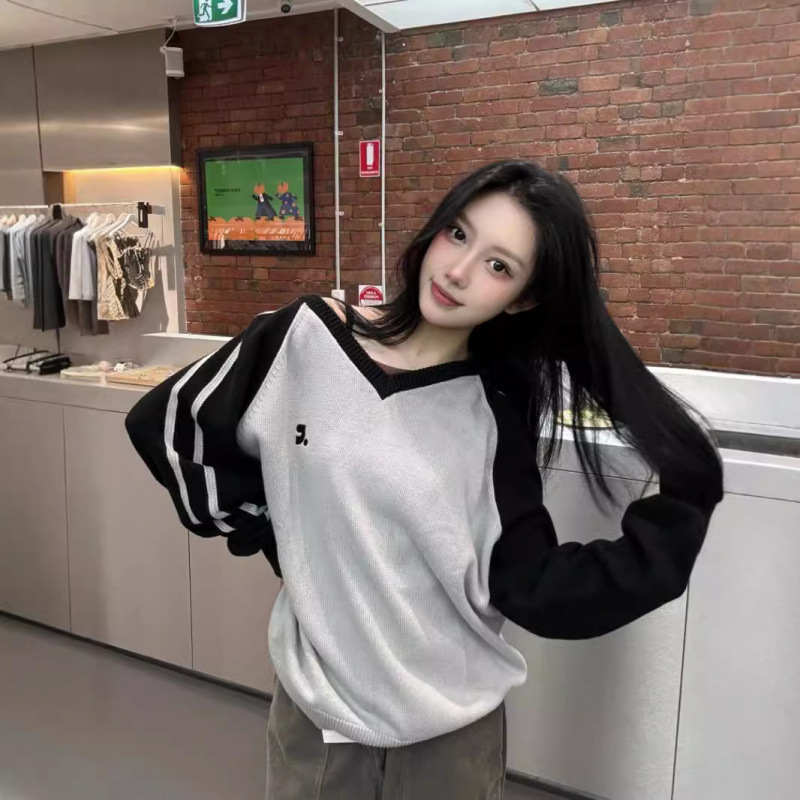 Uniszex kötött pulóver V-nyakkal, hímzével, laza szabás, pamut-szál keverék, hosszú ujjú