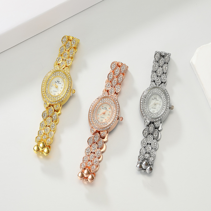 Koreai stílusú ékszeróra ötvözet karkötővel, ovális számlappal, kvarc működés, cinkötvözetes tokkal, titánium csattal