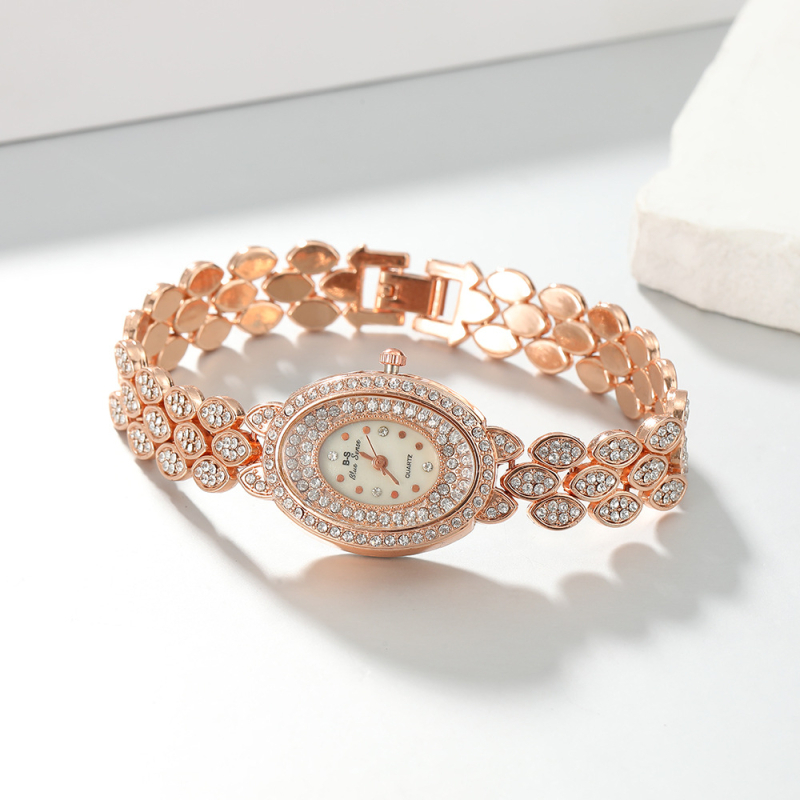 Koreai stílusú ékszeróra ötvözet karkötővel, ovális számlappal, kvarc működés, cinkötvözetes tokkal, titánium csattal