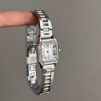 Ieke női kvarcóra, négyszögletes számlap, fém tokozás, rozsdamentes acél szíj, spirál koronával