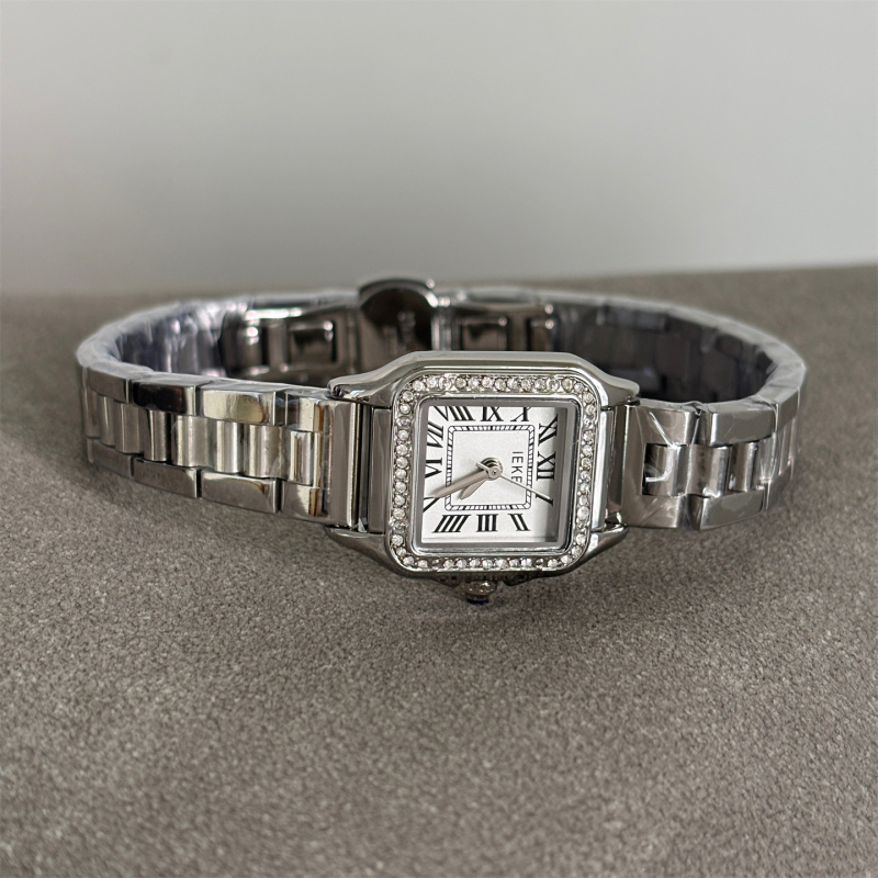 Ieke női kvarcóra, négyszögletes számlap, fém tokozás, rozsdamentes acél szíj, spirál koronával