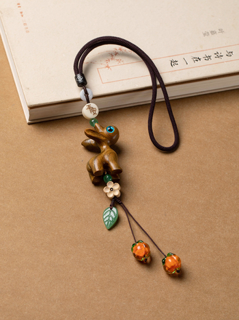 Ξύλινο αυτοκινητικό διακοσμητικό σε σχήμα ελαφιού από σανδαλόξυλο, διακόσμηση εσωτερικού με αρωματική λειτουργία για το πίσω καθρέφτη