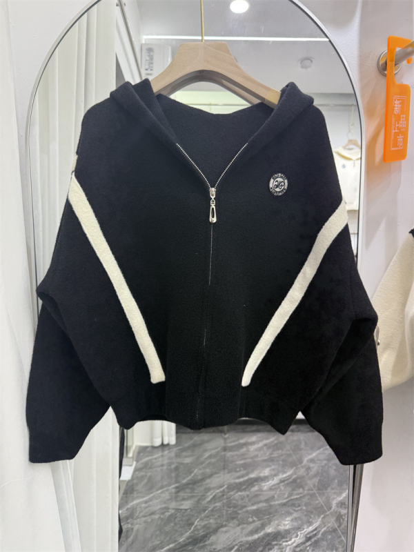 Ženski pleteni kardigan s kapuljom i zatvaračem na zip, blok boja, debeli pleteni materijal, casual minimalist stil, jesen-zima 2025