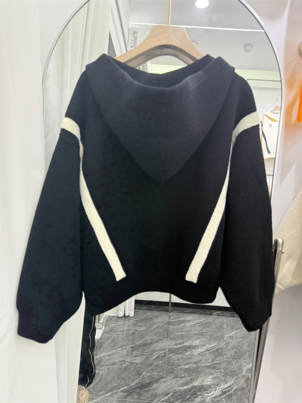 Ženski pleteni kardigan s kapuljom i zatvaračem na zip, blok boja, debeli pleteni materijal, casual minimalist stil, jesen-zima 2025