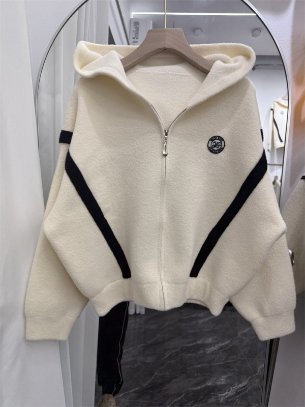 Ženski pleteni kardigan s kapuljom i zatvaračem na zip, blok boja, debeli pleteni materijal, casual minimalist stil, jesen-zima 2025