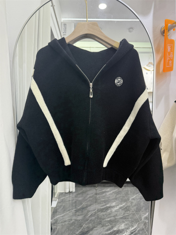 Ženski pleteni kardigan s kapuljom i zatvaračem na zip, blok boja, debeli pleteni materijal, casual minimalist stil, jesen-zima 2025