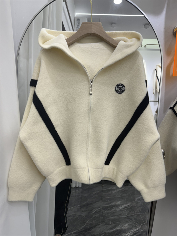 Ženski pleteni kardigan s kapuljom i zatvaračem na zip, blok boja, debeli pleteni materijal, casual minimalist stil, jesen-zima 2025