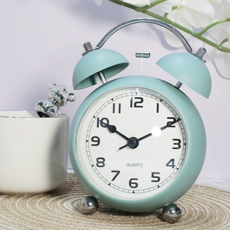 Alarmni sat – kvarcni pogon, analogni pokazivač, napajanje baterijom, PVC brojčanik, plastično kućište
