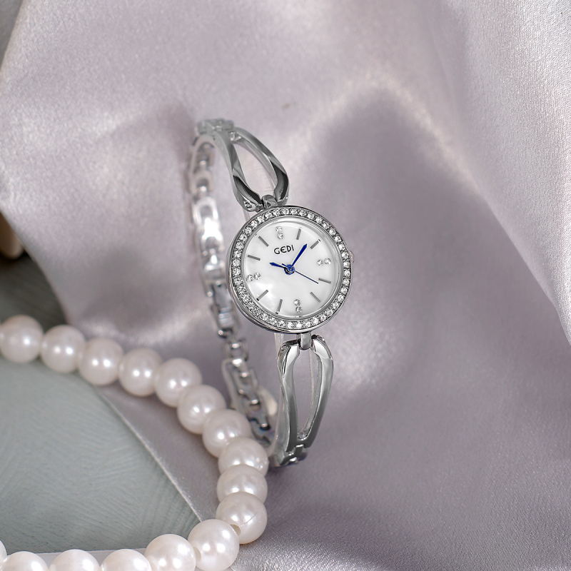 Női kvarcsos karóra gyémántdíszítéssel, 30m vízálló, ötvözetes tokkal, rozsdamentes acél karkötő