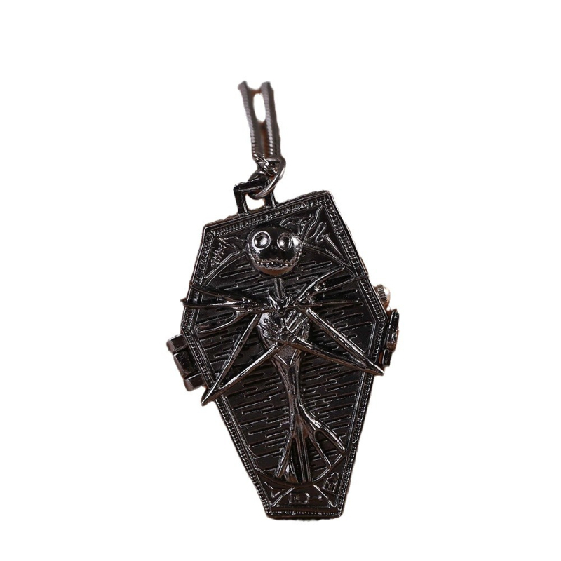 Kabatas pulkstenis ar atveramu vāciņu — Mūmija, karikatūru retro jautrā stilā; kvarca mehānisms (SL-68), rombu formā cipendrs, cinka sakausējuma korpuss, pasaules laiks un 24 stundu rādītājs