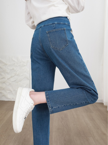 Tehotenské džínsy - voľný strih, cropped dĺžka, denim bavlna 95% + spandex <30%, stredná hrúbka, podpora brucha, vysoká elasticita