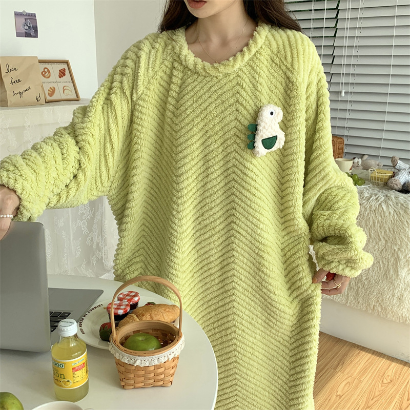 Téli kismama éjszakai ruha, kerek nyakú, hosszú ujjú, korall fleece, 95–100% poliészter, 180 g/m², otthoni ruházat