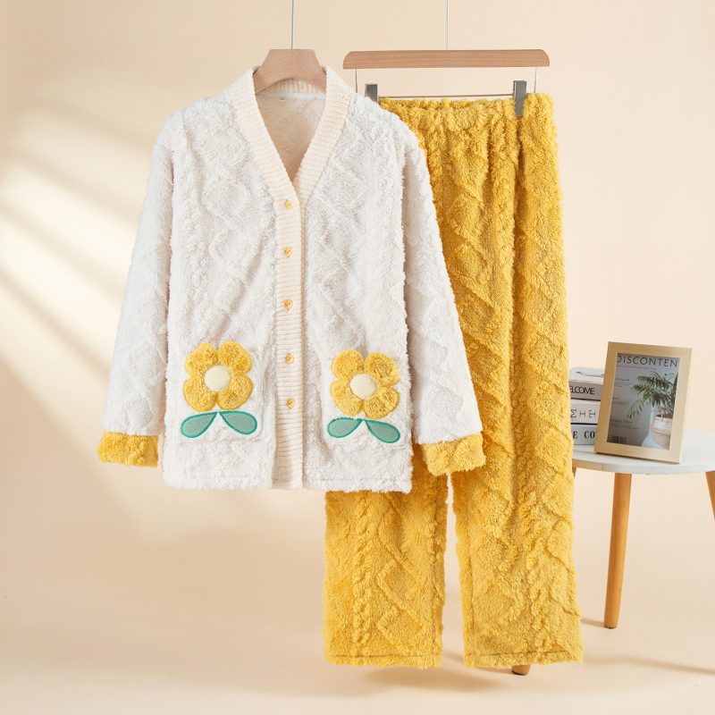 Женски пижамен комплект с Shu cotton velvet - удебелен, V-образно деколте, дълги ръкави, 251–300 г/м², зима/есен, подходящ за носене извън дома