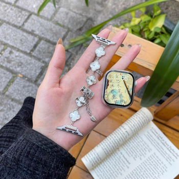 Remen za Apple Watch od metala s motivom četverolistnog lista – retro stil za žene