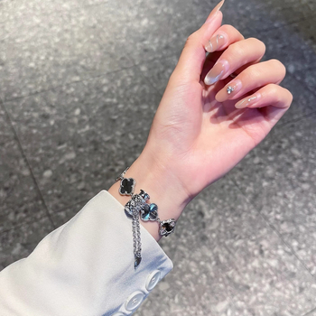 Remen za Apple Watch od metala s motivom četverolistnog lista – retro stil za žene