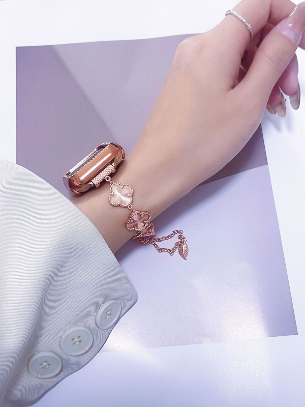 Remen za Apple Watch od metala s motivom četverolistnog lista – retro stil za žene