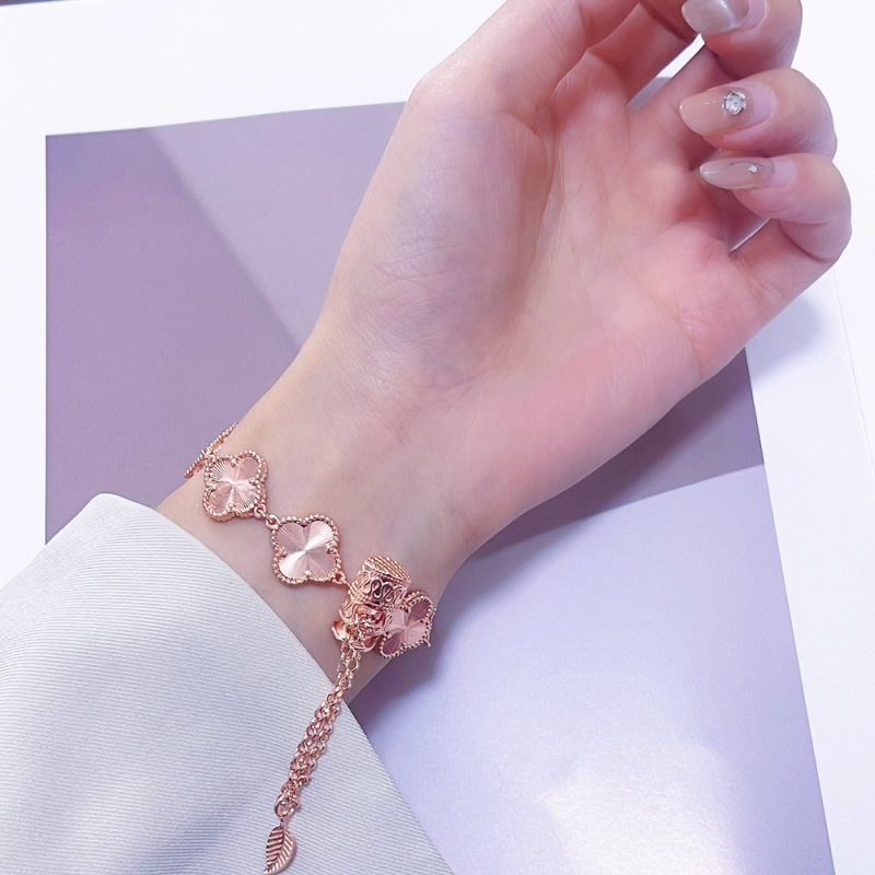 Remen za Apple Watch od metala s motivom četverolistnog lista – retro stil za žene