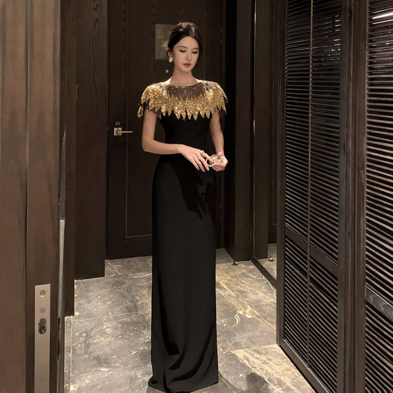 Divdiezg vakara kleitu komplekts ar romiešu kokvilnu un poliesteru maisījumu, rudens-ziemas 2025, augsta vidukļa