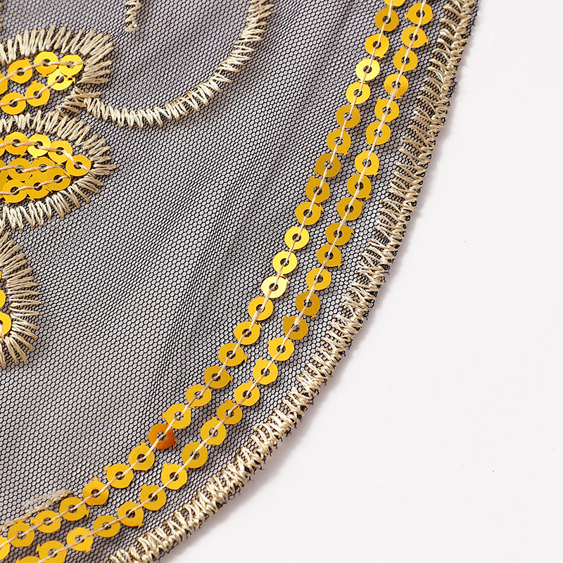 Moterų šalis su gėlių blizgučiais ir kutais – poliesteris, gėlių raštas, siuvinėta dekoracija, verstas mezgimas, biuro stilius, pavasaris 2025