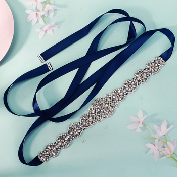 Kāzu josta ar kristāliem, plata (>4 cm), roku šūti kristāli, sprādze: austā, apdare ar diamantiem