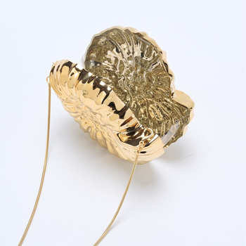 Akrilna večernja torbica u obliku školjke, poliester podstava, unutarnji džepovi za telefon i dokumente, oblik školjke, zaključavanje