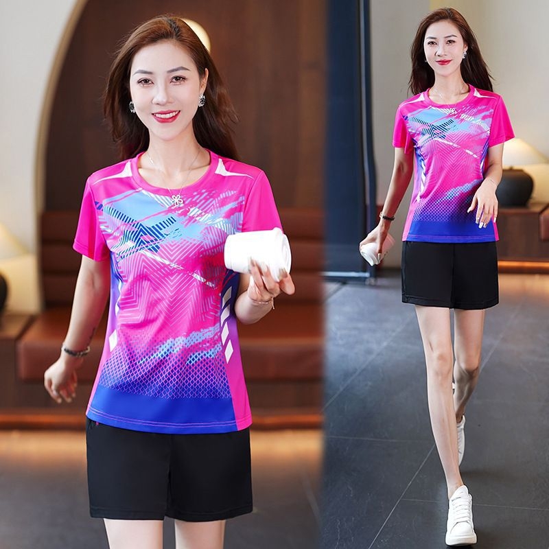 Tricou damă din poliester, mâneci scurte, croială lejeră, decolteu în V mic, țesătură vopsită, vară 2025