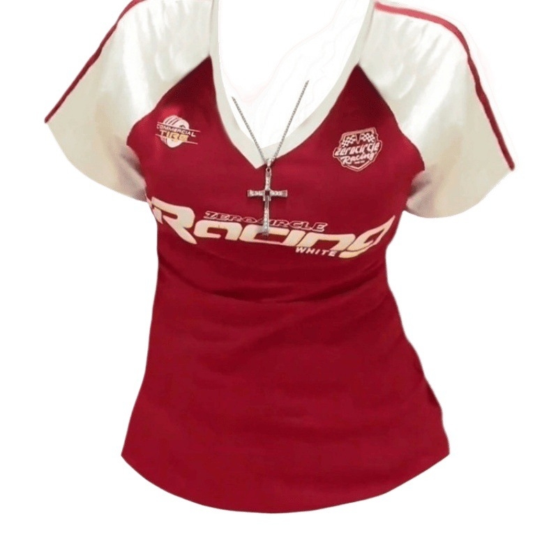 Pamuk majica s kontrastnim printom, slim fit, kratki rukavi, ovratnik kvadratno-zaobljen